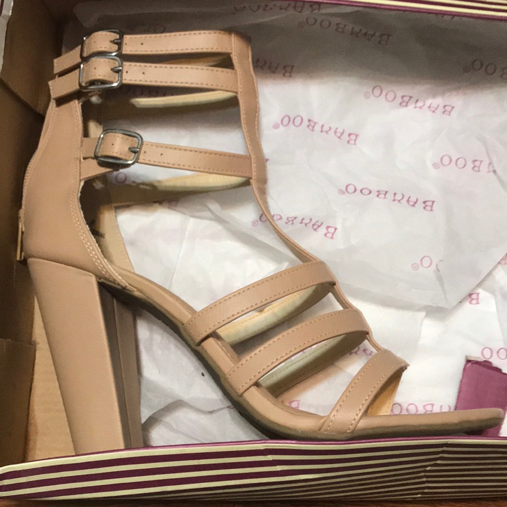 Caged heel tan